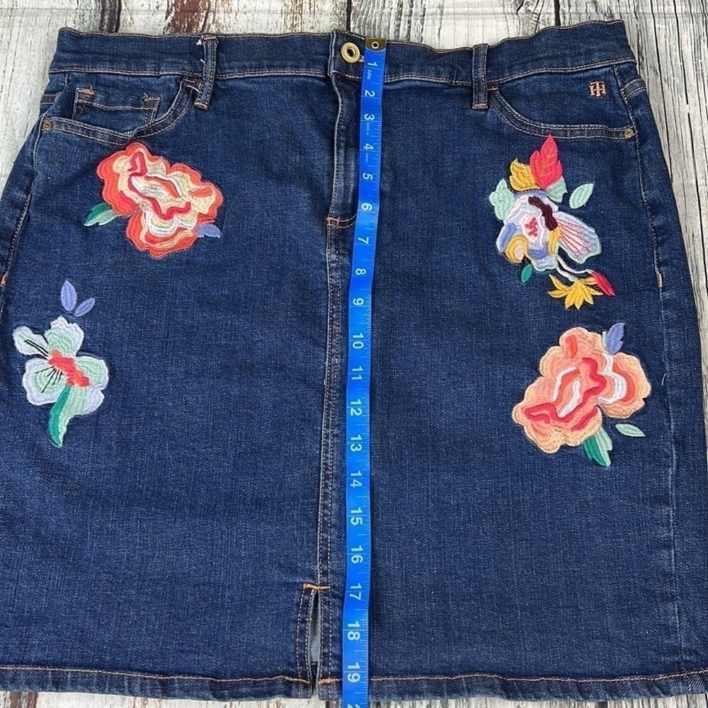 Tommy Hilfiger Denim Skirt  with Floral Design Sz 16 - Picture 5 of 10